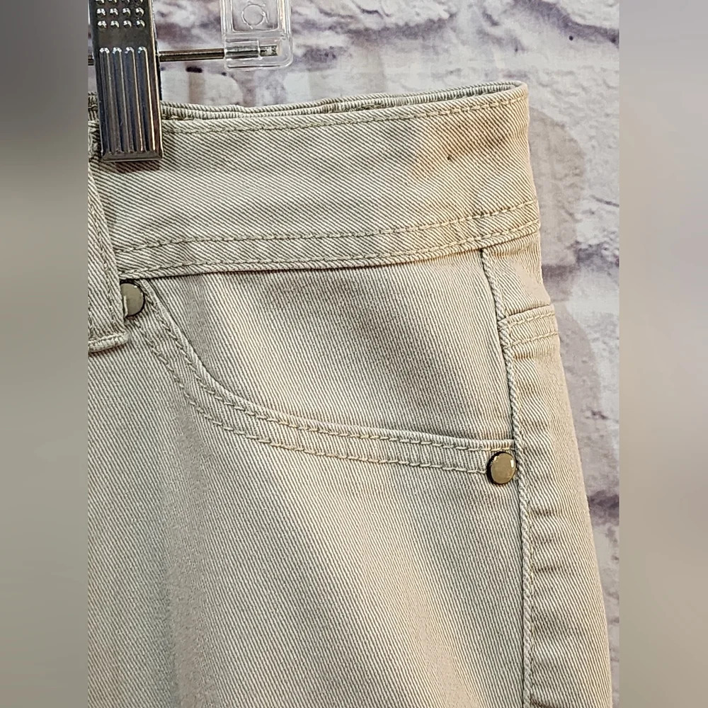 Roz & Ali tan pants with mid-rise fit and decor on back pockets Size 20 Average - Picture 4 of 7